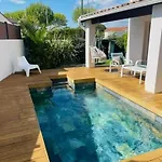 Avec Piscine Proche De La Hébergement de vacances *