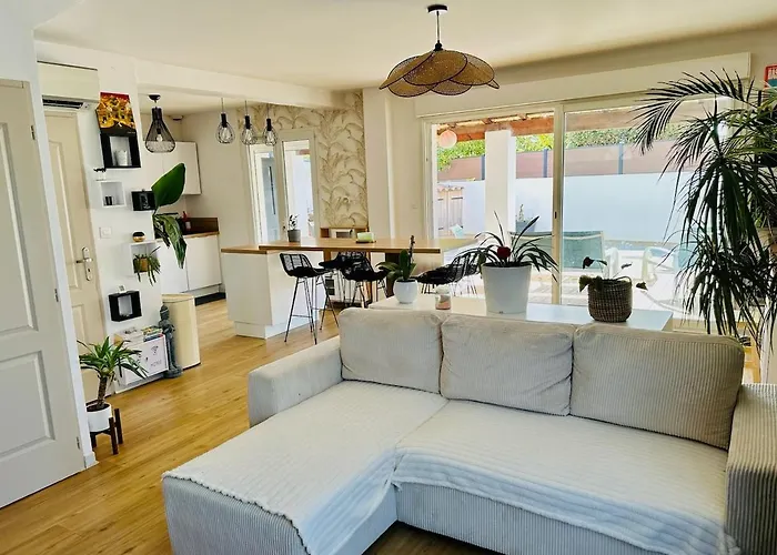 Avec Piscine Proche De La Pérols