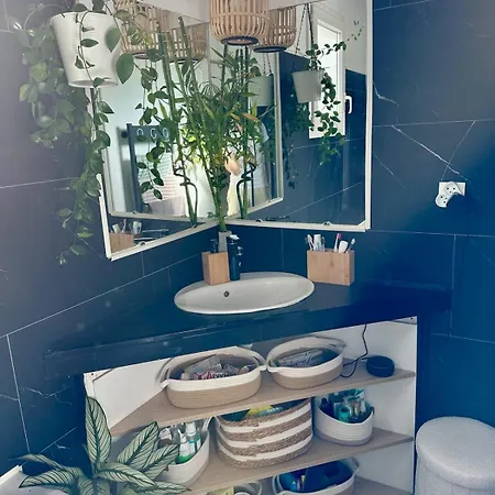Holiday home Avec Piscine Proche De La