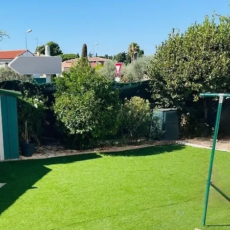 Avec Piscine Proche De La *