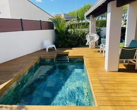 Avec Piscine Proche De La *